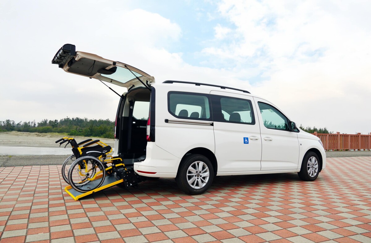 ▲福斯商旅MY26 Caddy Maxi EasyLife 福祉車上市期間優惠價146.5萬元起