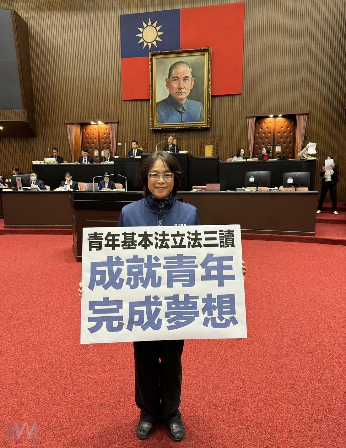 立委林倩綺在立法院國是論壇時，呼籲以制度回應孩子與青年的需求，讓支持下一代的理念落實，讓憲政體制正常運作。（圖/林倩綺立委服務處提供）