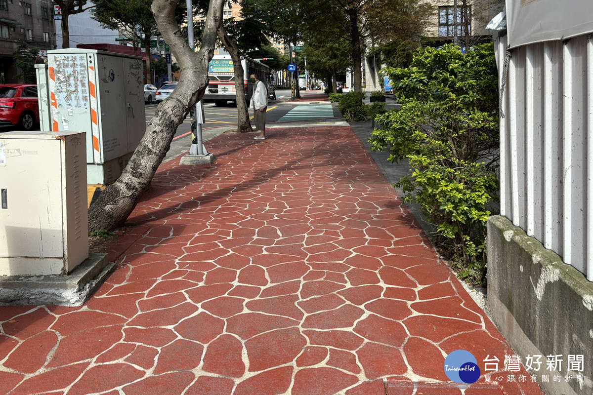 桃園區經國街廓-人行道鋪面改善工程。<br /><br />