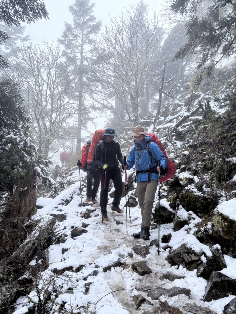 雪山5人登山隊伍傳意外1人失溫ohca！　體力不支無法下撤等待救援