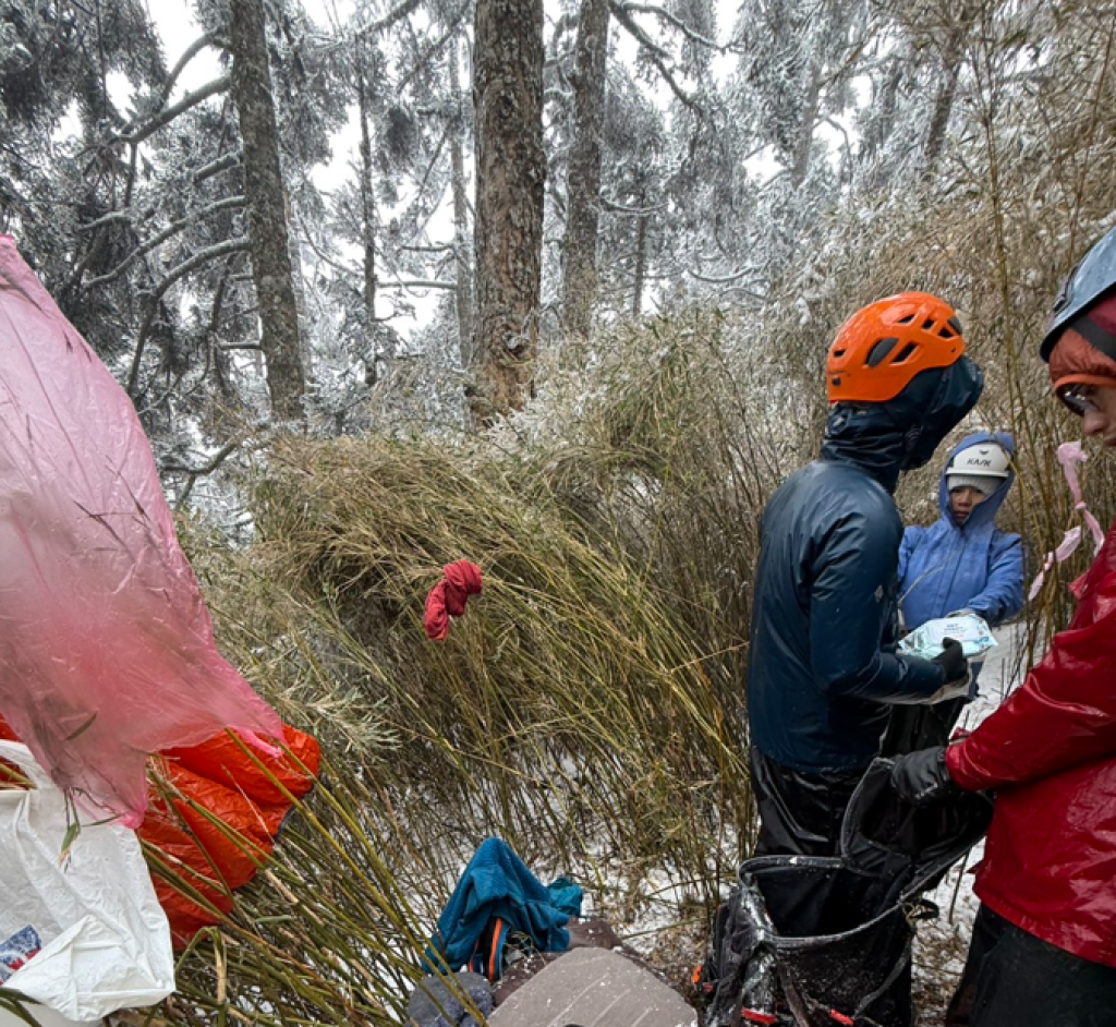 攀匹匹達山失溫死亡!- 搜救隊伍山區挺進3天預計再1天抵達