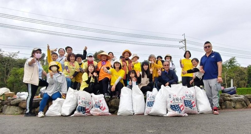 從源頭攔截廢棄物 高雄岡山行天宮與在地志工合作淨溪 致力環保永續精神