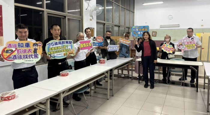 重大事故驟降七成 土城警智能交通治理奏效 58 《圖說》土城警以更貼近民眾、分齡分眾的方式推動交通安全教育。〈土城分局提供〉