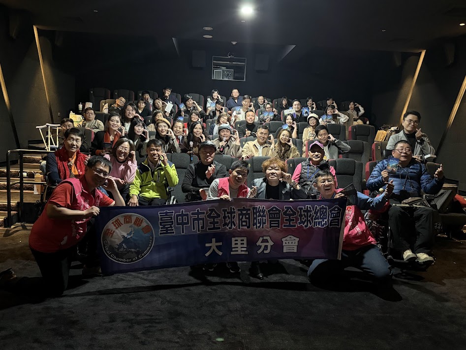 從電影看見韌性！全球商聯會大里分會公益包場《左撇子女孩》 金馬男配黃鐙輝化身「強尼」叫賣助弱勢