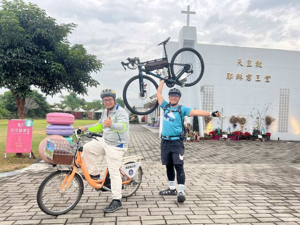 ▲慢騎萬巒，電輔自行車串聯人文生態，打造療癒型深度旅遊。（記者蘇彩娥攝）