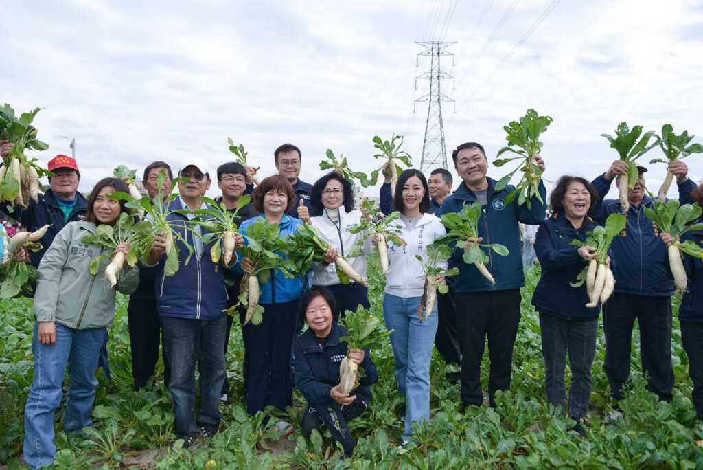 ▲通霄鎮拔蘿蔔暨藺草編織體驗暨交通安全宣導活動。