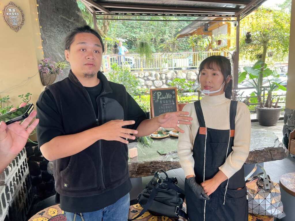 ▲劉寬仁夫妻攜手將家族土地轉化為如今結合餐飲、文化與旅遊體驗的空間,延續家族精神,也為部落注入新的生命。(記者蘇彩娥攝)