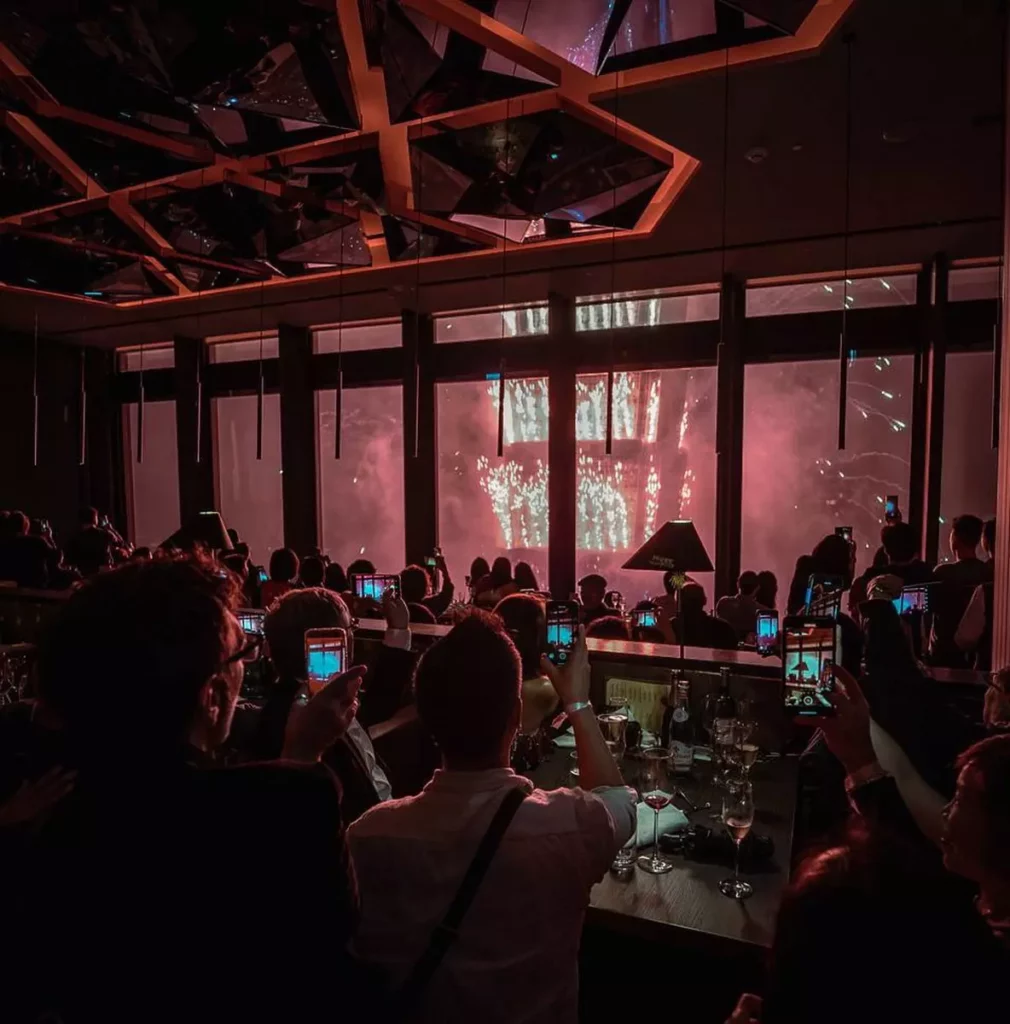 微風南山-SAFFRON 46 跨年場20:30-02:00 靠窗區(僅七桌)一桌至多四人 推薦價42,000元_桌 (禁止酒駕,未滿18歲請勿飲酒。)