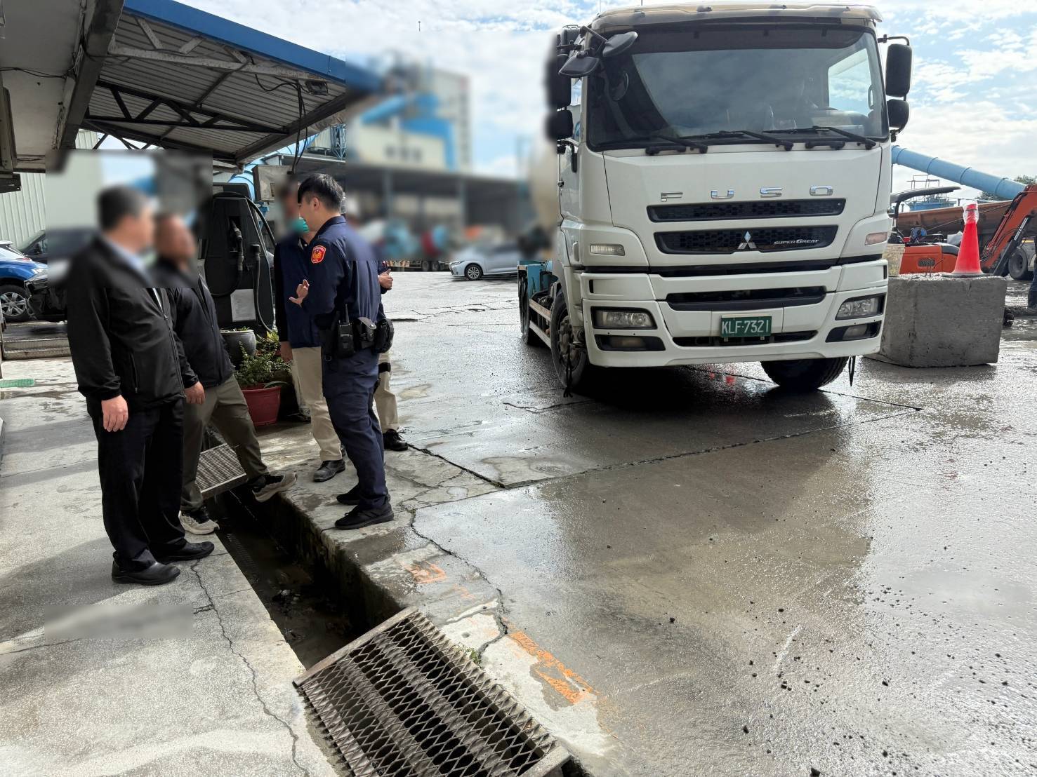 平鎮警慎防大型車事故!強力取締165件違規 展現守護用路安全決心 785067