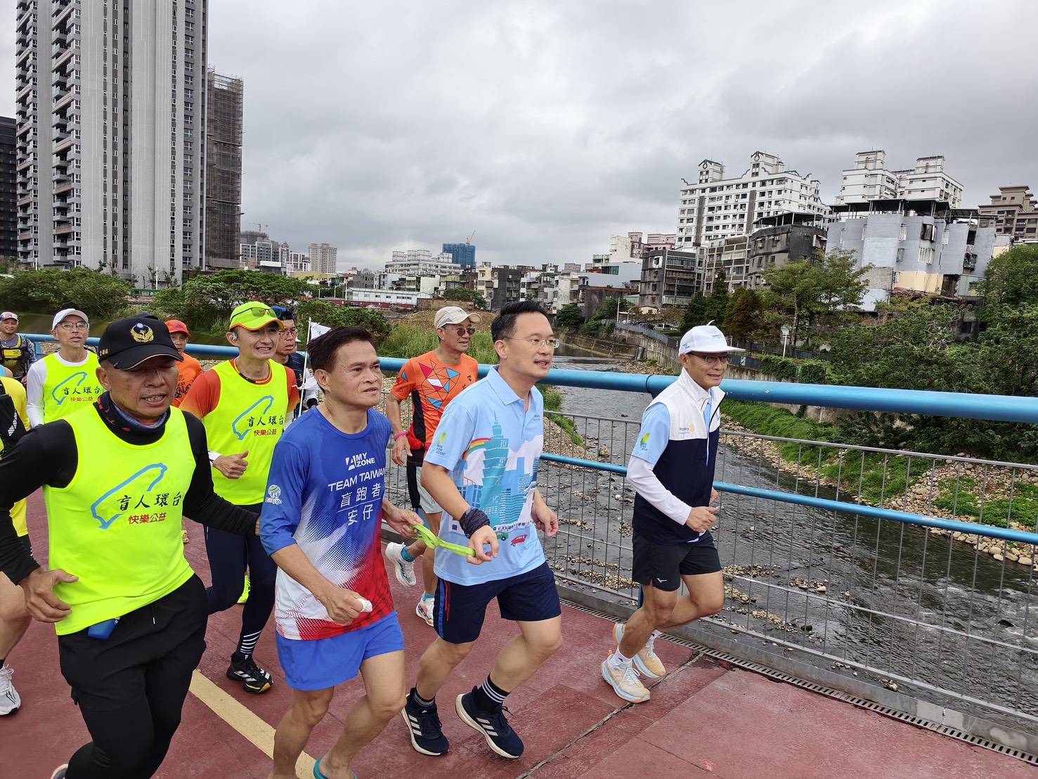盲人環台路跑桃園登場 蘇俊賓陪跑傳遞運動平權精神 438309