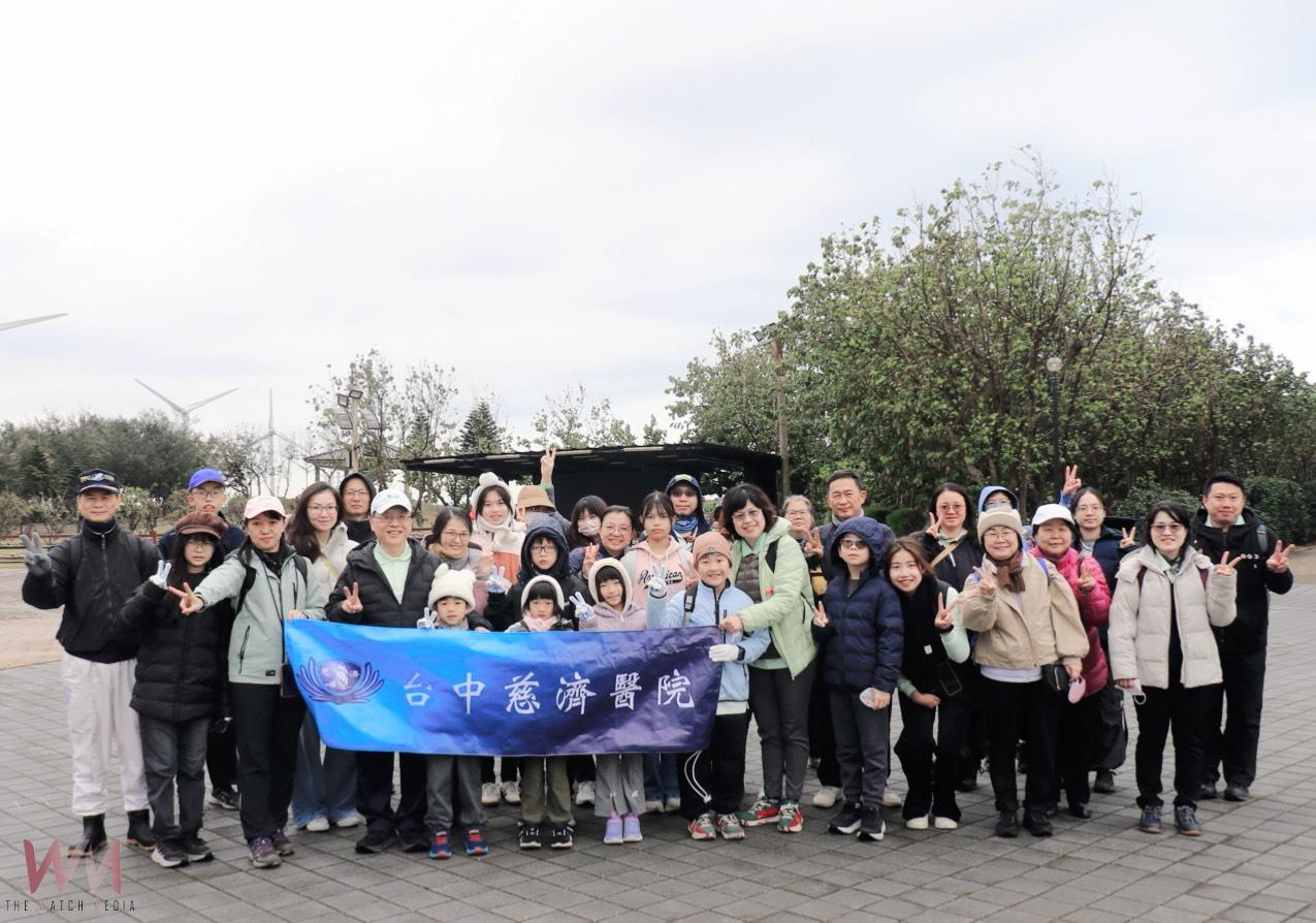 落實環境永續　台中慈濟醫院攜眷大安淨灘齊心護海岸