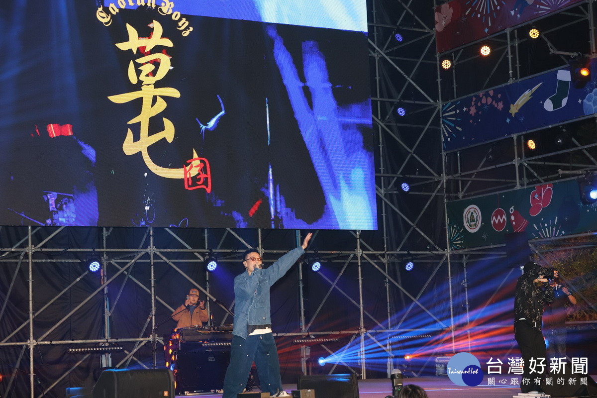 草屯囝仔五首歌讓台下沸騰不已。（縣府提供）