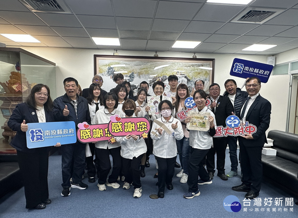 許縣長接見暨大附中師生團隊肯定同學金厲害。（記者扶小萍攝）