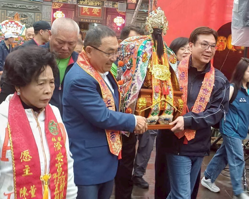 圖/新北市長侯友宜曾說,每一棒交接都必須先贏得人民的信任,顯示副市長劉和然被視為潛在的接班人。(劉和然臉書)