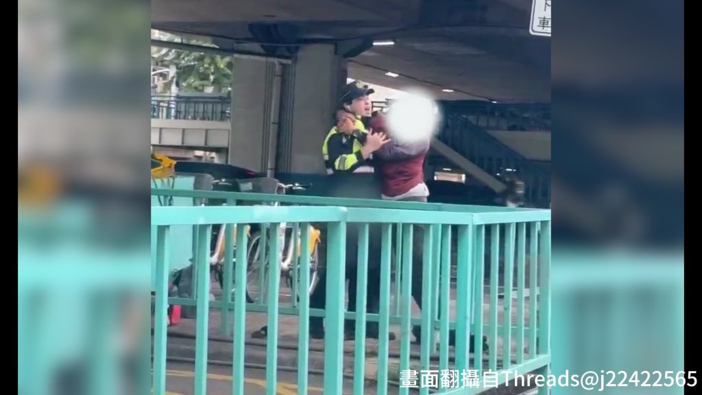 有官員車隊要過　玉蘭花販不滿被驅逐動手襲警遭大外割壓制