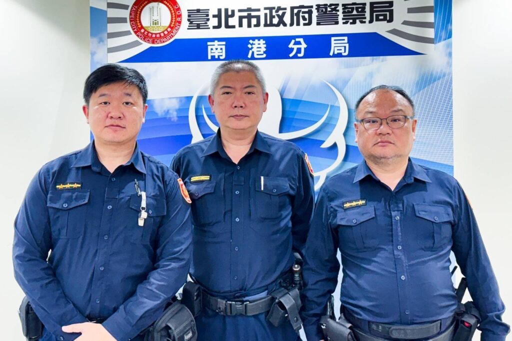 寒流來襲民眾身體不適倒臥街頭 南港警即刻協助救醫 43 MEITU 20251229 092436995