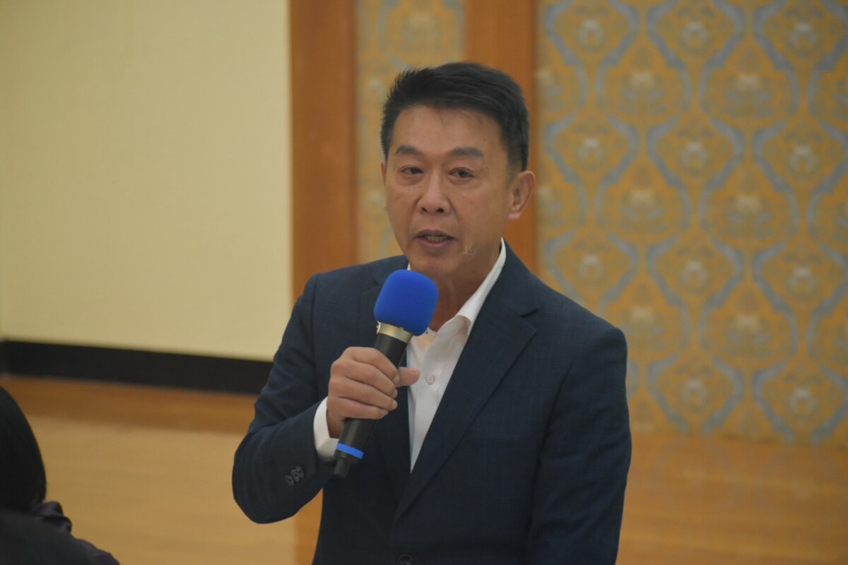 ▲立法委員許智傑今於立法院交通委員會質詢時，嚴正要求政府部門正視可能衝擊。（記者 李堂安 翻攝）