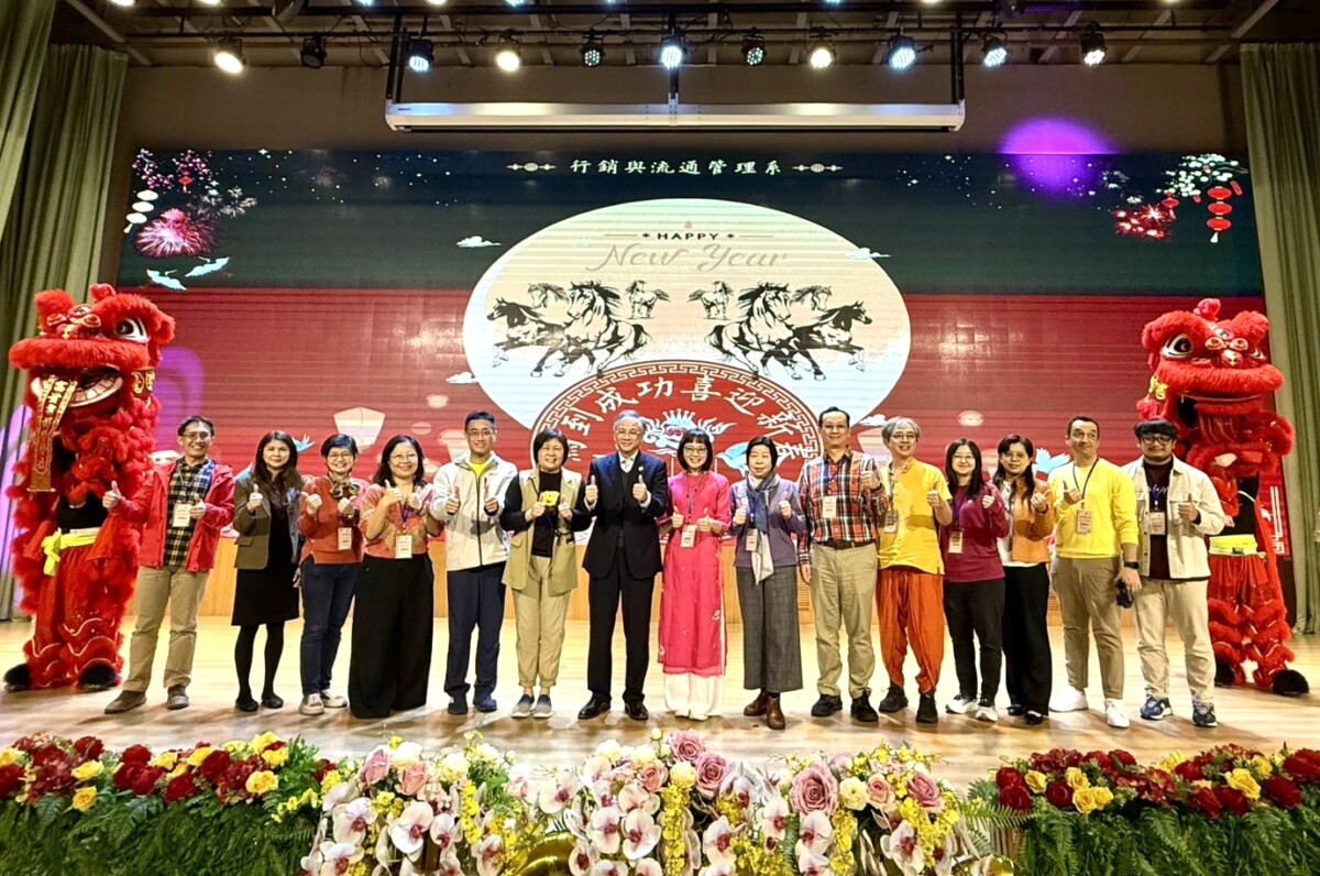 ▲朝陽科大國際學生跨年迎春，永續時尚走秀驚豔登場。(圖/記者顏淑娟攝)