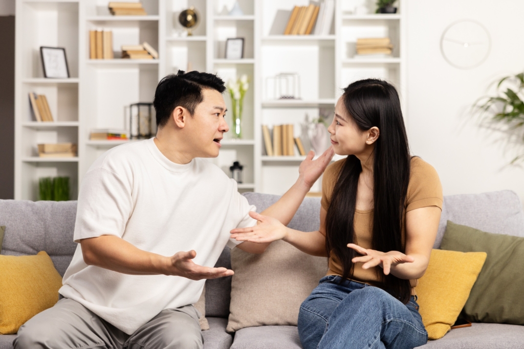 真正愛妳的男人,也會在衝突中保留尊重。他可能會生氣、會不爽,但不會用羞辱、貶低或冷暴力來取得上風。圖/123RF圖庫