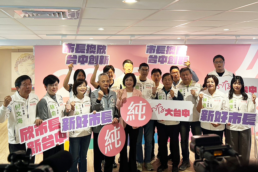 參拜萬和宮、辦公室開箱宣示選戰起跑　何欣純：我是台中市民的市長 227
