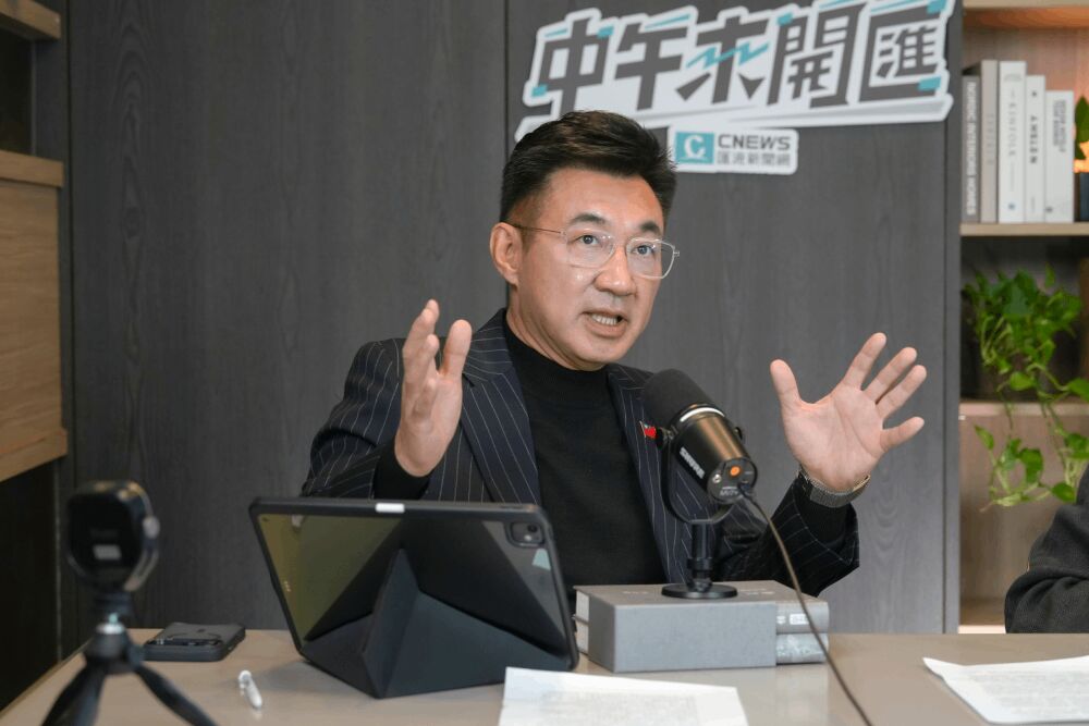 中午來開匯/海龍蛙兵「一年四季紅短褲」 江啟臣笑稱幫國軍省錢 220 照片來源:CNEWS匯流新聞網資料照