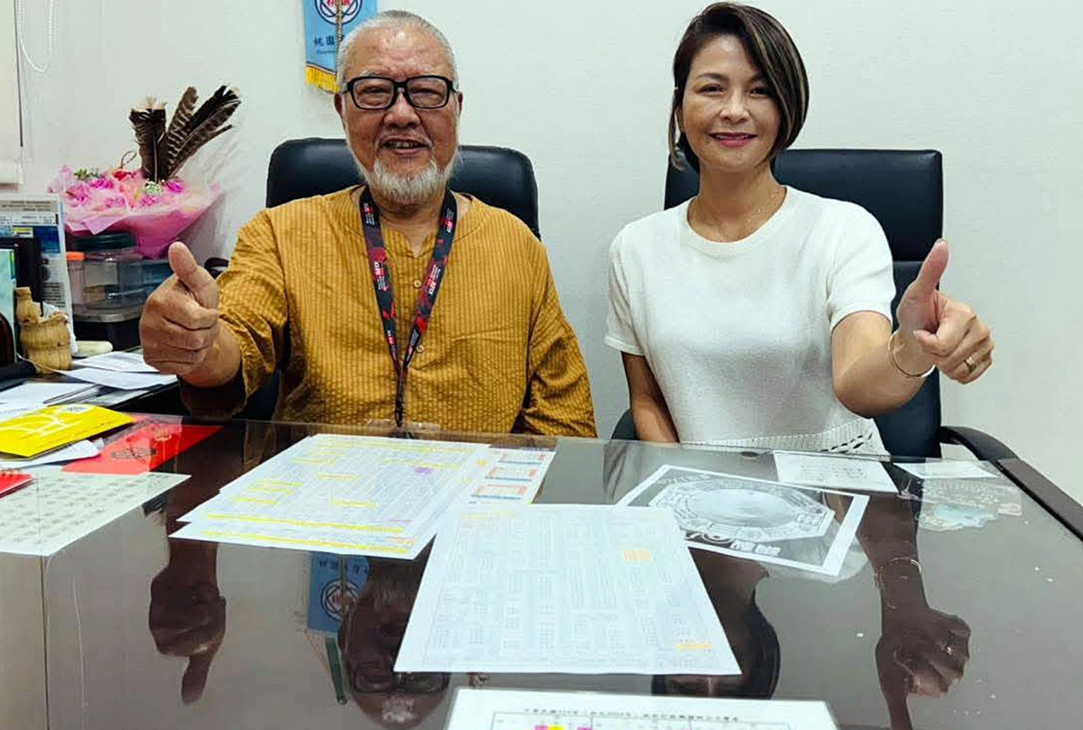 陳湙和主席與調解委員陳美玲合影