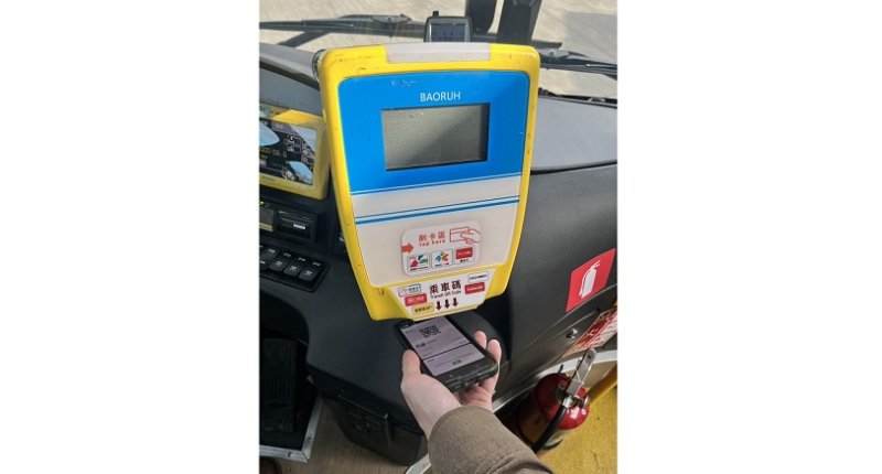 手機一掃就能搭!新北市公共運輸再升級 捷運、市區公車明年1/3同步開放乘車QR code