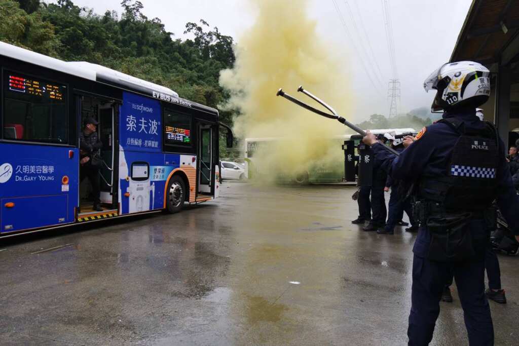 ▲公車緊急應變演練逼真上場。