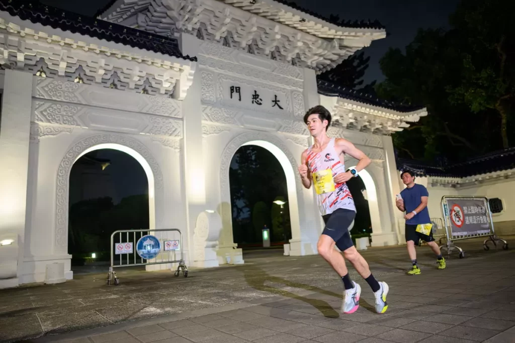Wings for Life沒有指定的里程，2025年賽事由黃毓軒突破全馬距離，以46.81公里拿下台灣男子組冠軍。（Red Bull提供）
