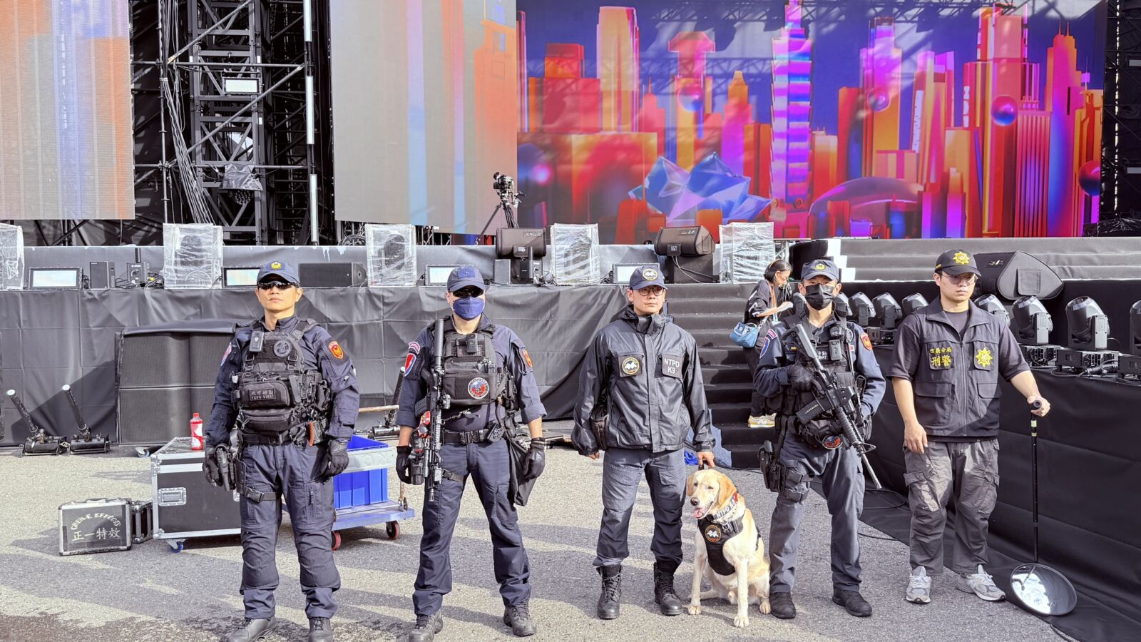 2026跨年晚會明登場 雙北警進駐信義商圈全面維安 286 2026跨年晚會明登場 雙北警進駐信義商圈全面維安 285