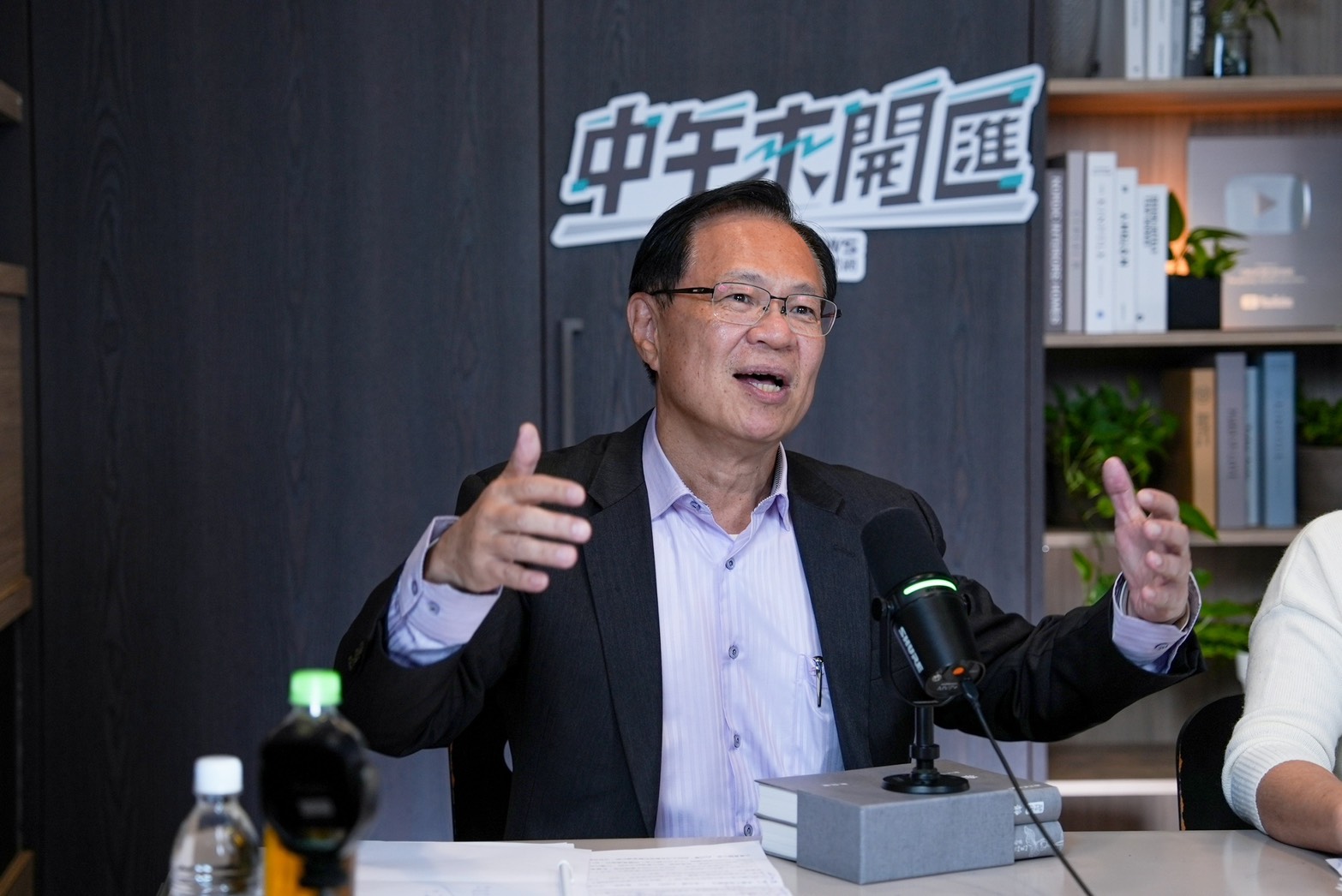 中午來開匯/選嘉義市長主張18歲給第一桶金 張啓楷:3000億減輕負擔讓年輕人敢生小孩 270 中午來開匯/選嘉義市長主張18歲給第一桶金 張啓楷:3000億減輕負擔讓年輕人敢生小孩 269