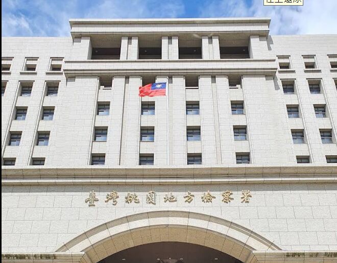 路邊停車「車位被搶走」 男駕駛併排停阻礙下車吃官司 226 路邊停車「車位被搶走」 男駕駛併排停阻礙下車吃官司 225
