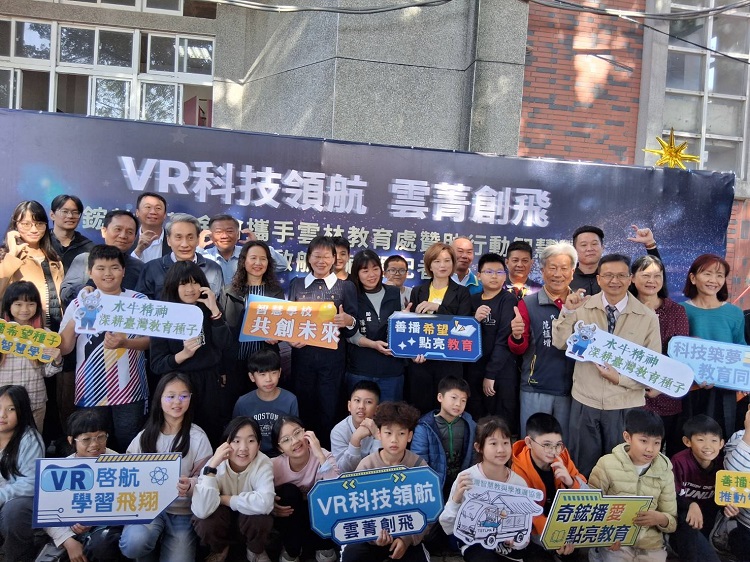 ▲VR科技領航雲菁創飛記者會大合照。(記者劉春生攝)