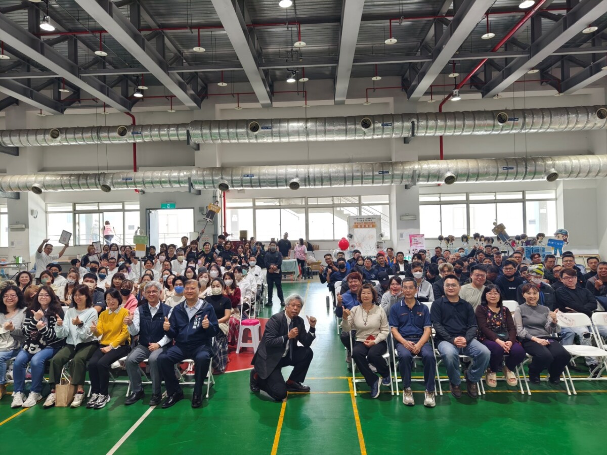 ▲江健興局長與老師及結訓學員大合照