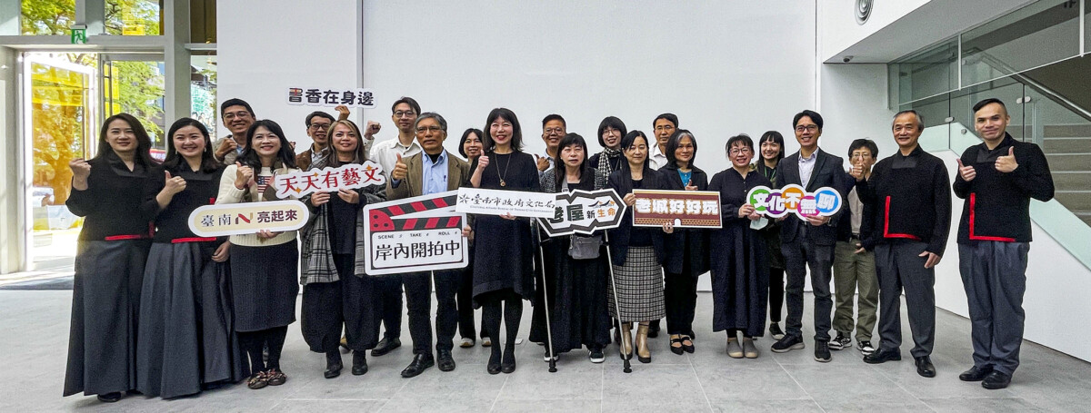 ▲文化局局長黃雅玲與文化局團隊合影。(記者劉秋菊攝影)