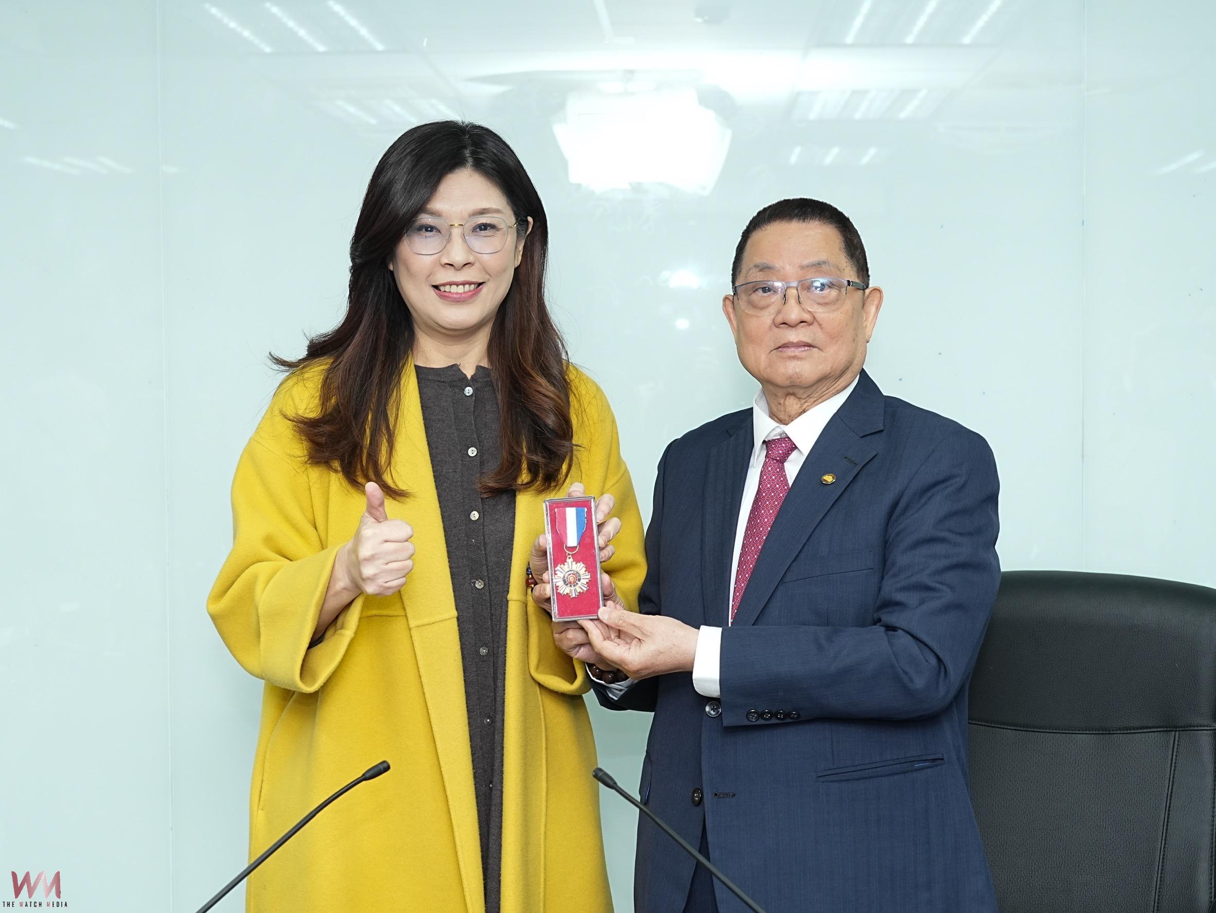 田寶武率發明家得獎人拜會國民黨鄭麗文主席深表敬佩 - https://www.watchmedia01.com