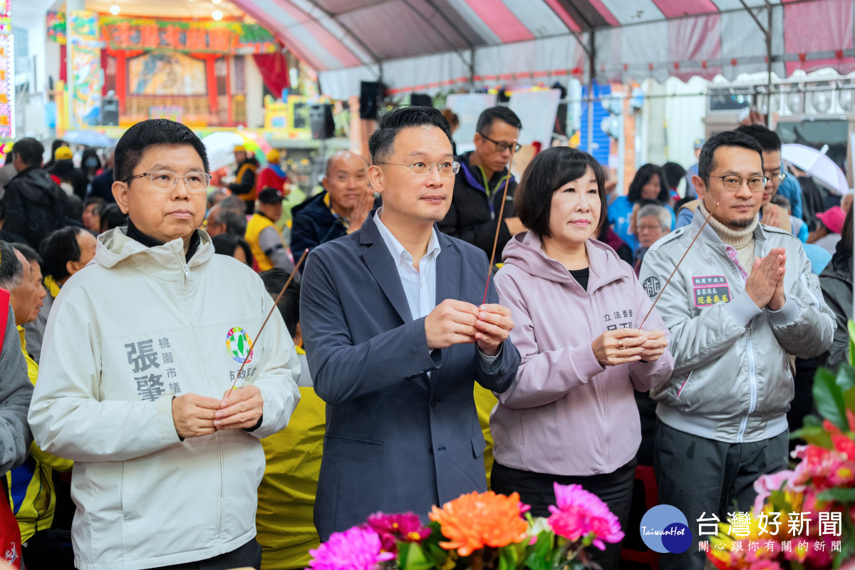 蘇副市長及貴賓們祈求桃園風調雨順。