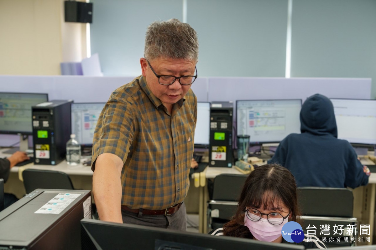 AI科技夯,桃竹苗分署開辦各項AI課程,助失待業民眾補充技能,贏在就業起跑點。