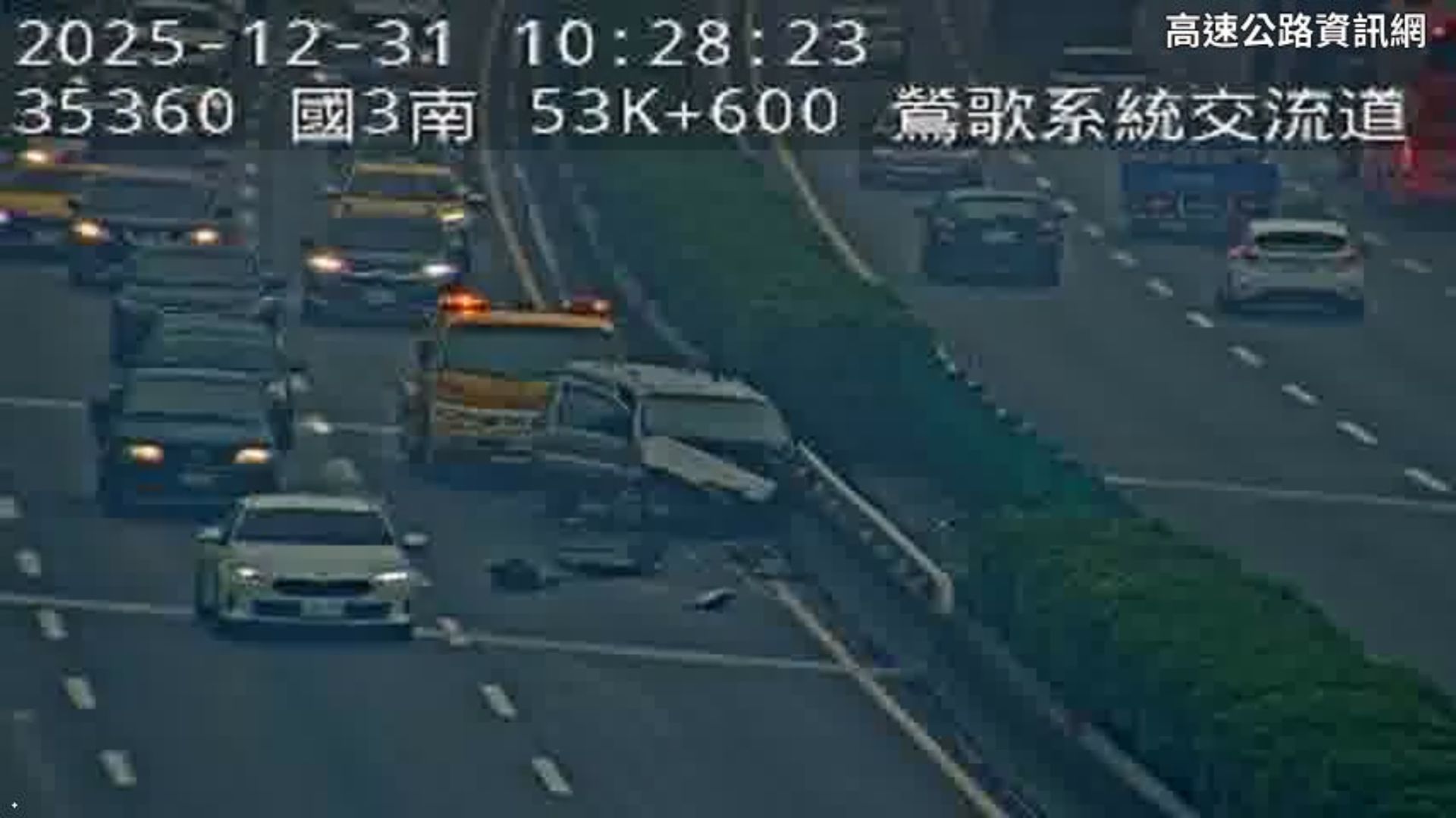 國道3號南向路段今(31)日上午10時許發生1起自撞事故。