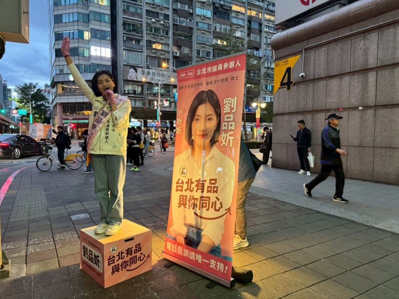 劉品妡走入巷弄推在地店家 深耕大安文山展現服務暖實力