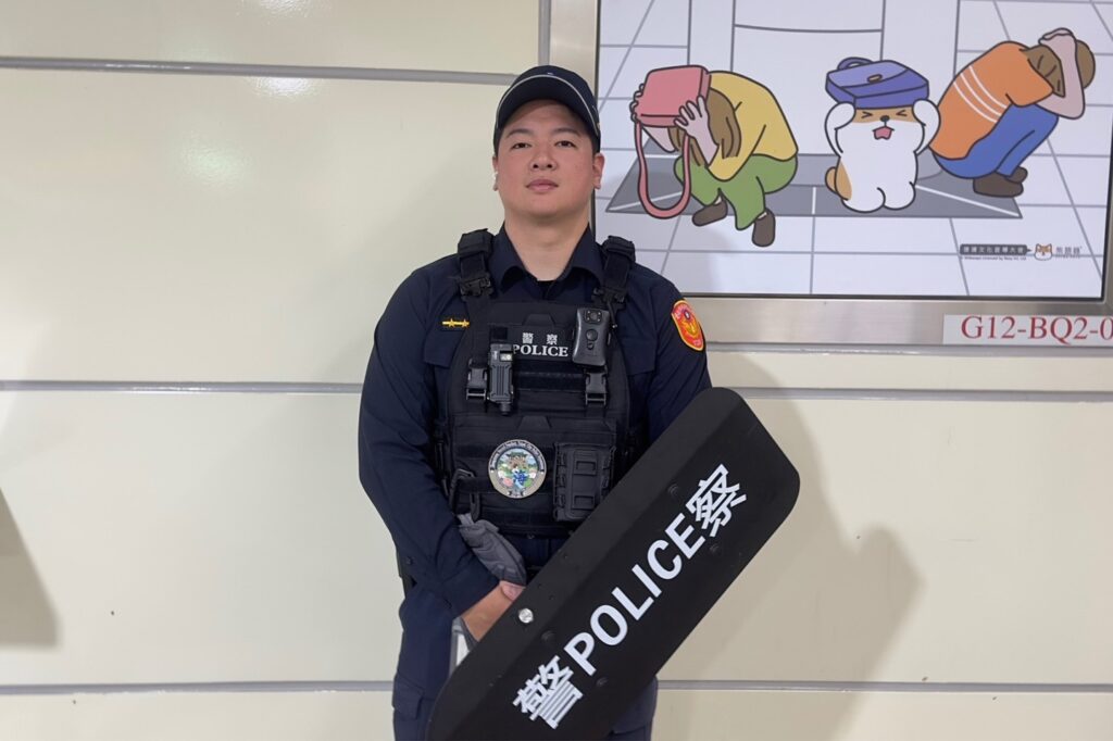 進捷運站 找老婆 中二暖警成功支援 尋妻行動 41 %E5%BC%B5%E8%80%BF%E8%B1%AA