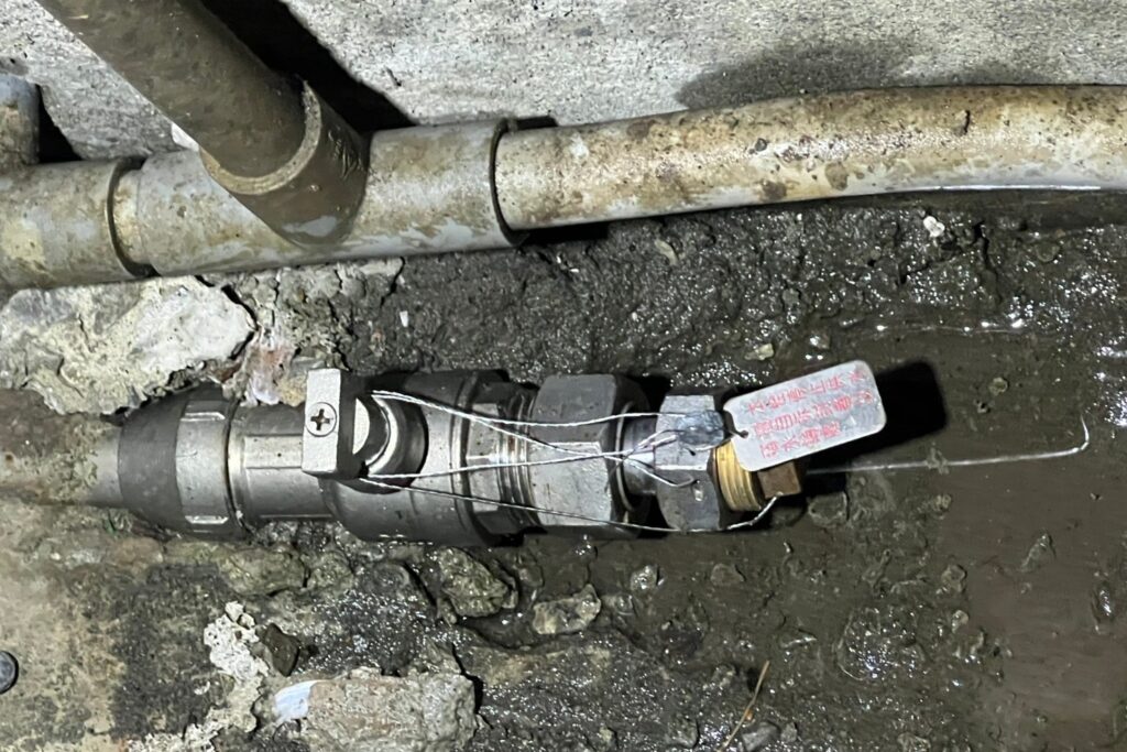 中山警強力掃蕩色情不法 違法養生館鄰近校園遭斷水斷電 34 MEITU 20251231 113857858