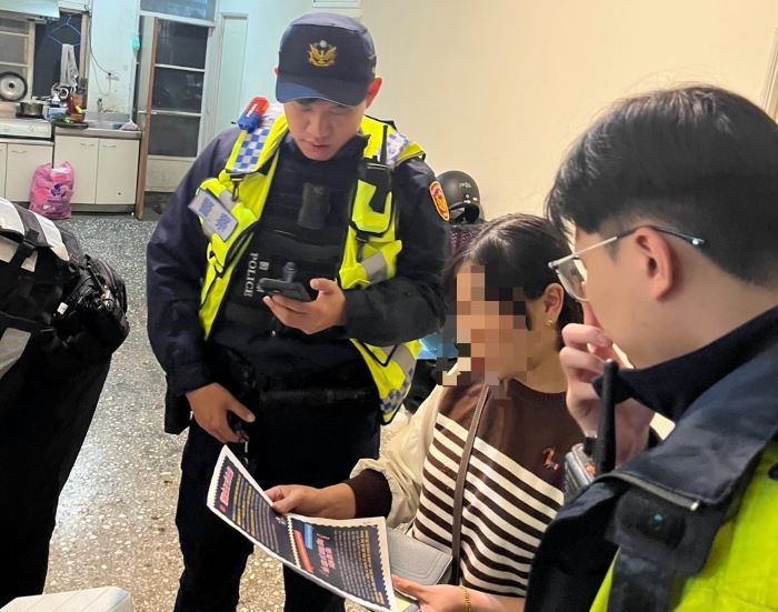 清樓+擴檢 板橋警雙管齊下強化治安 55 《圖說》板橋警反詐騙、防竊等犯罪預防宣導。〈板橋分局提供〉