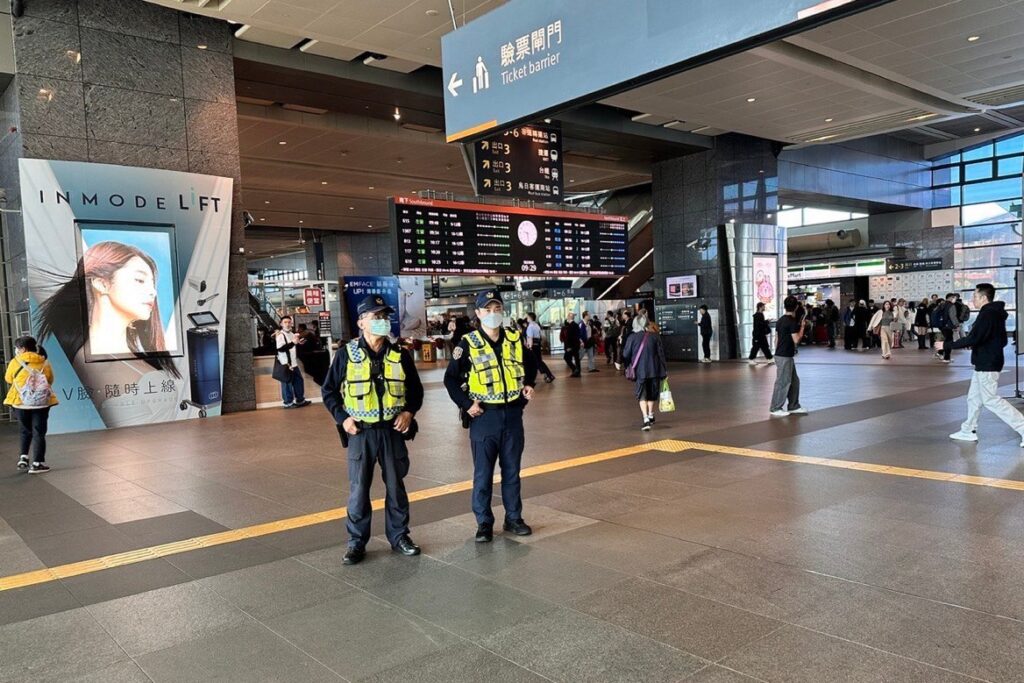 強化跨年元旦疏運 鐵警動員臺高鐵 替代役及志工強化站車安全 32 MEITU 20251231 125708834