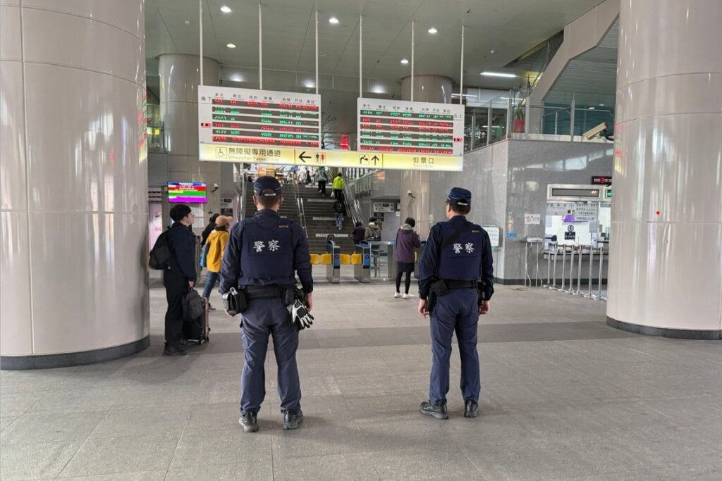 強化跨年元旦疏運 鐵警動員臺高鐵 替代役及志工強化站車安全 33 MEITU 20251231 125805031