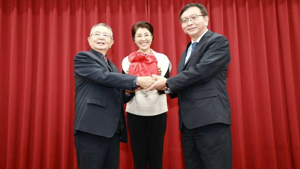 ▲竹山工業區廠協會理事長交接,縣長許淑華監交 陳彥賓走馬上任。(記者蘇彩娥攝)