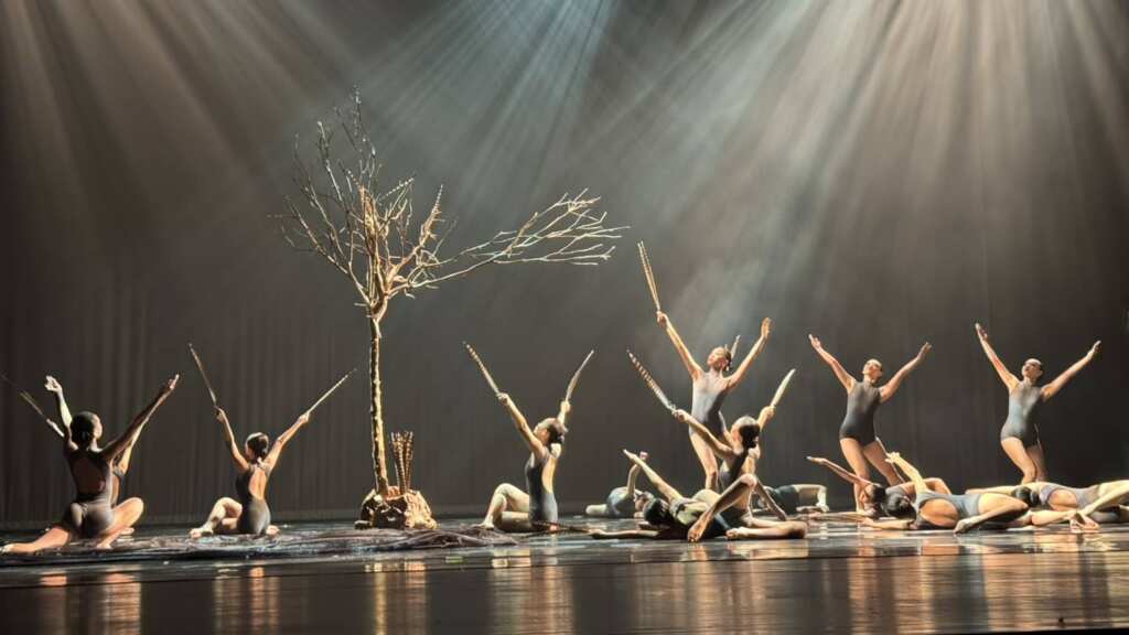 ▲彰安國中114學年度舞蹈成果發表會《Dance Spark》,今晚在員林演藝廳盛大登場,學生以優美而充滿力量的肢體語言,為一年努力畫下最絢爛的句點。(圖/彰安國中提供)
