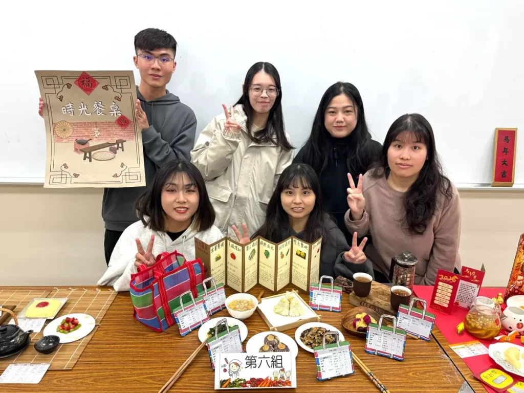 學生以古早味餐桌為發想,回應長者進食需求,展現貼近生活的專業用心。(圖/中山醫大提供)