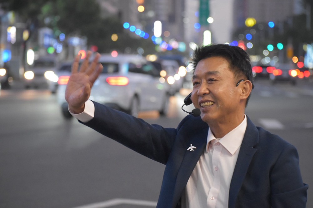 自曝民調黃金交叉關鍵階段 許智傑:台大理工背景能專業接班陳其邁 238 自曝民調黃金交叉關鍵階段 許智傑:台大理工背景能專業接班陳其邁 237