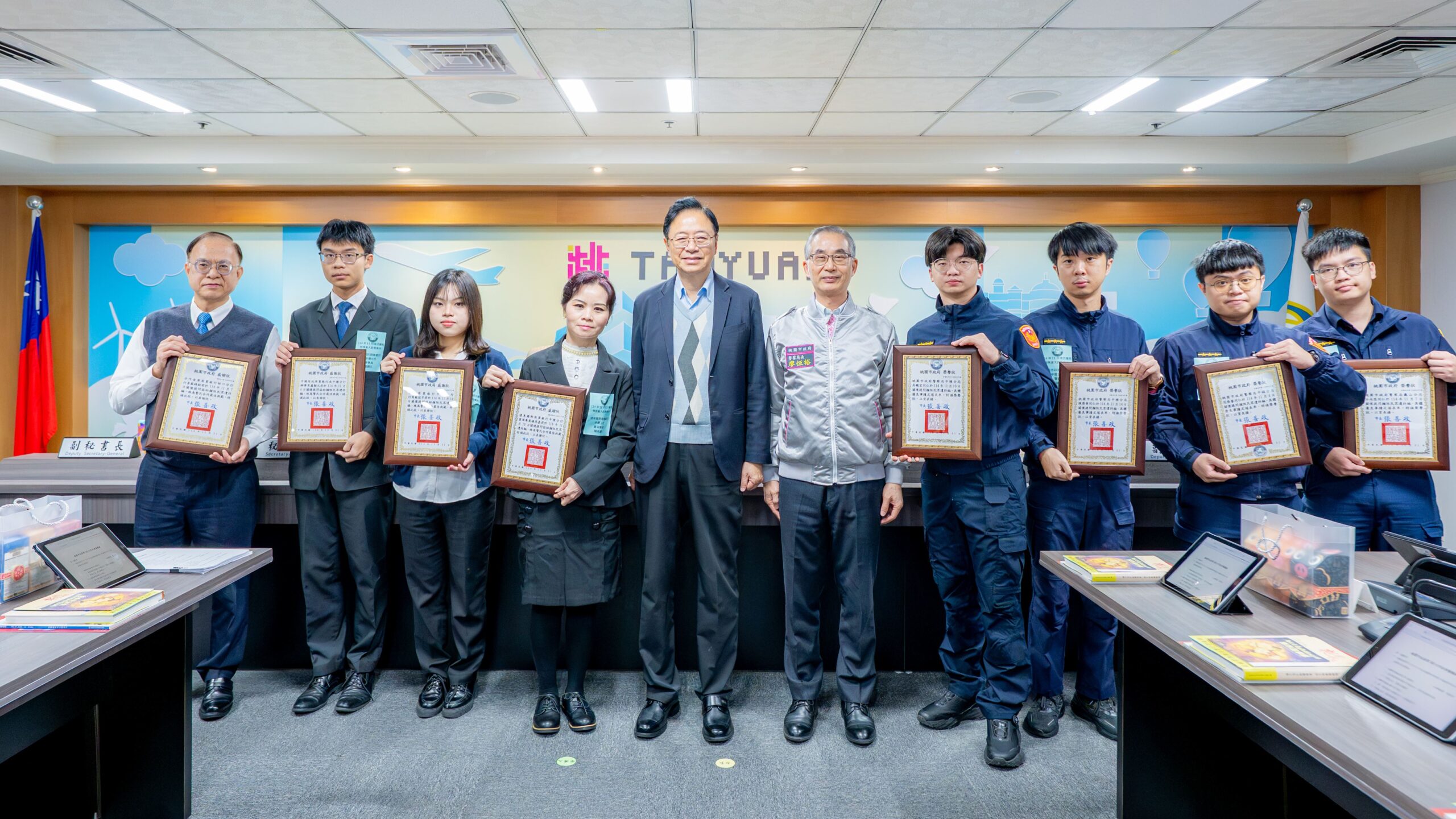 守住血汗錢!張善政表揚桃園阻詐功臣 11月成功攔截732萬詐騙 d01f68e3 a80b 4104 9734 a731675157a3 scaled